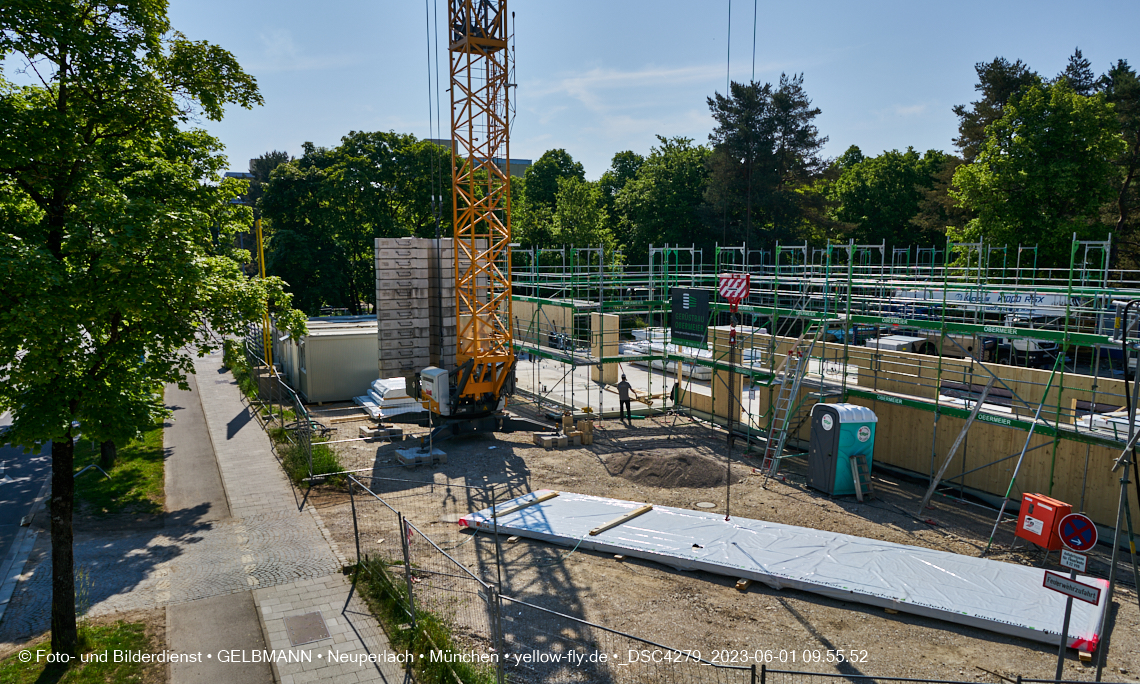 01.06.2023 - Neue Holzwände für das Haus für Kinder in Neuperlach in München